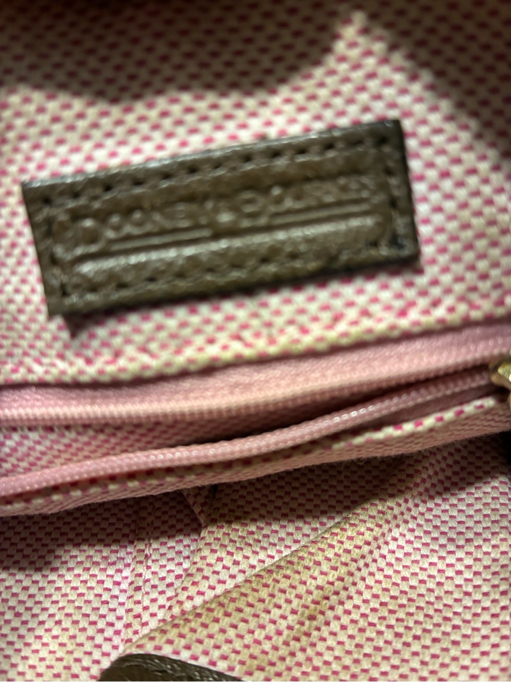 Dooney and Bourke EUC Vintage 
Pebble Grain Brown Leather
Crossbody Shoulder Bag - Picture 7 of 15